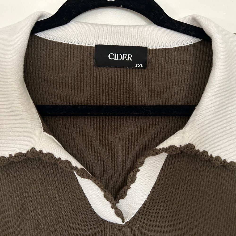 Cropped + collared Cider top - Picture 2 of 2